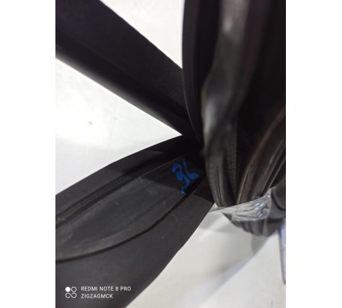 Уплотнитель двери(задний левый)