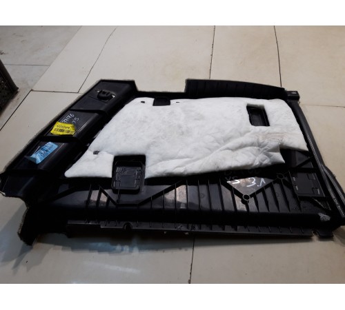 Обшивка крышки багажника(левая)