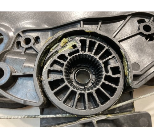 Стеклоподъемник электрический