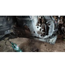 Лонжерон (передний, левый) Лонжерон (передний, левый)