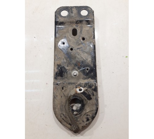 Кронштейн задней балки(правый)