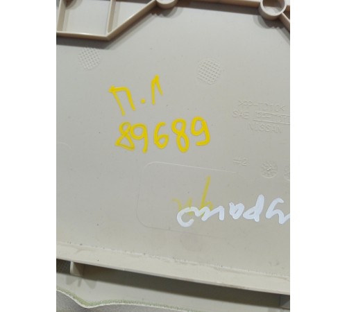 Накладка задней спинки сиденья (передняя левая)