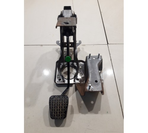 Педаль тормоза