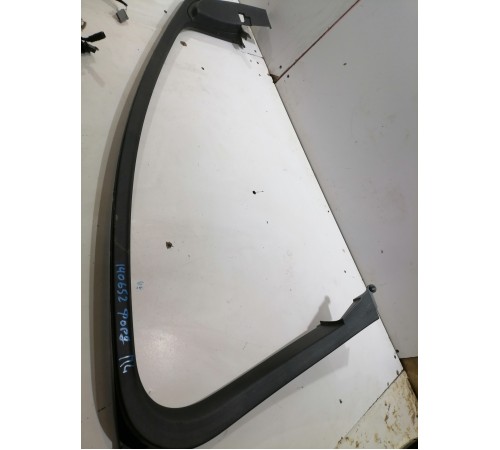 Накладка рамки стекла двери передняя левая