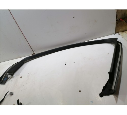 Накладка рамки стекла двери передняя левая