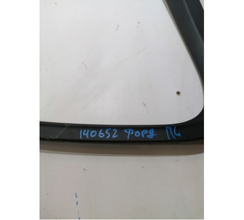 Накладка рамки стекла двери передняя левая