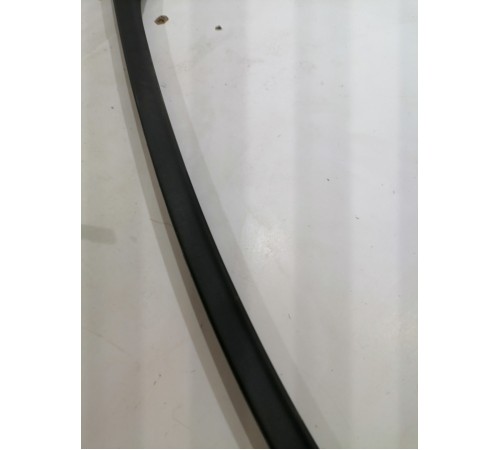 Накладка рамки стекла двери передняя левая