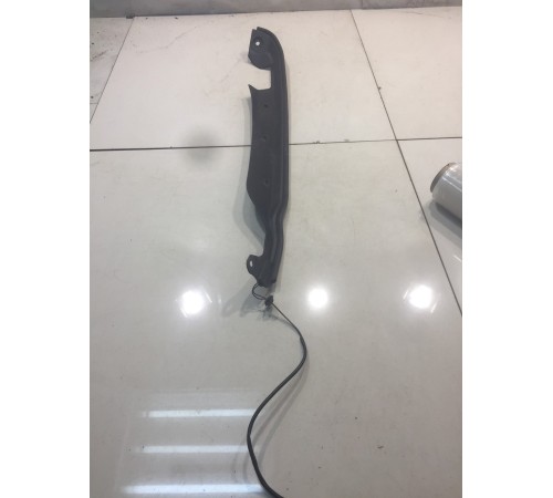 Накладка багажника (задняя, левая)