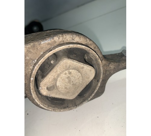 Рычаг подвески (левый)