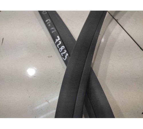 Уплотнитель двери(передний правый)