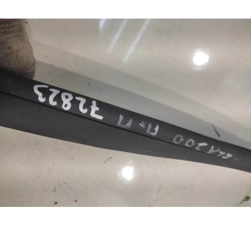 Уплотнитель двери(передний правый)