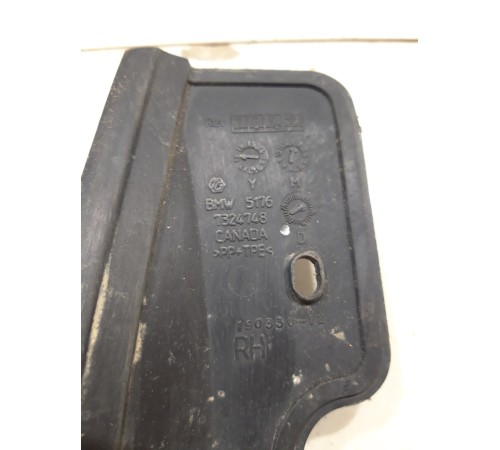 Уплотнитель (пыльник) стойки передний правый