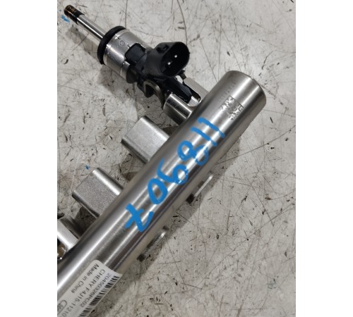 Топливная рампа рейка в комплекте с форсунками