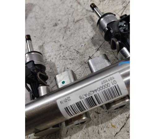 Топливная рампа рейка в комплекте с форсунками