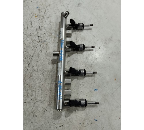 Топливная рампа рейка в комплекте с форсунками