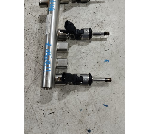 Топливная рампа рейка в комплекте с форсунками