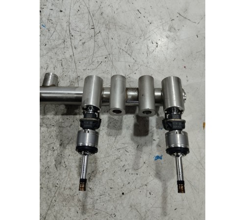 Топливная рампа рейка в комплекте с форсунками