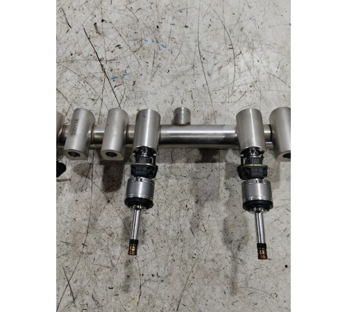 Топливная рампа рейка в комплекте с форсунками