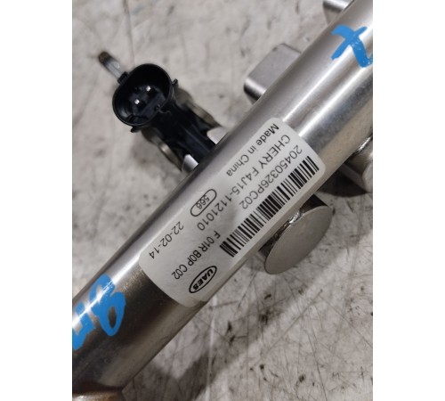 Топливная рампа рейка в комплекте с форсунками