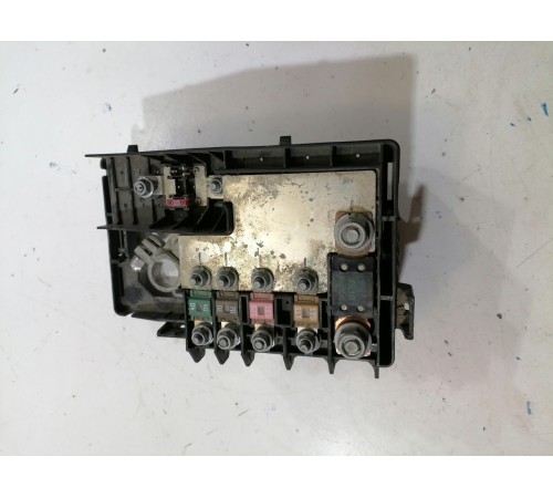 Блок предохранителей на аккумуляторе АКБ