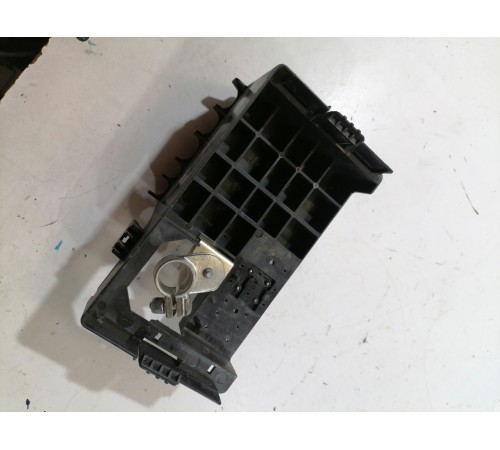 Блок предохранителей на аккумуляторе АКБ