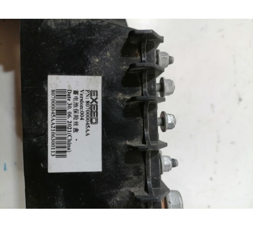 Блок предохранителей на аккумуляторе АКБ