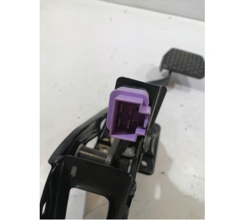 Педаль тормоза