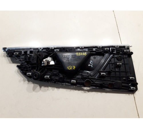 Ручка двери (задняя правая внутренняя)