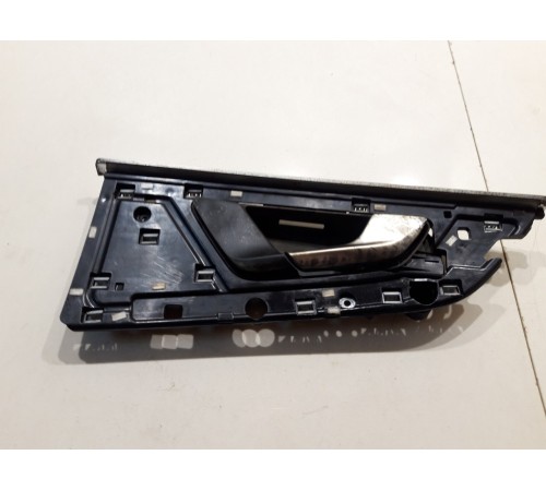 Ручка двери (задняя правая внутренняя)