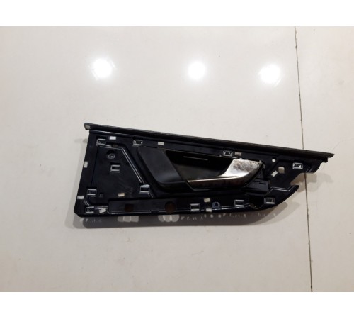 Ручка двери (задняя правая внутренняя)