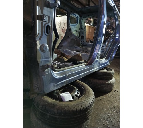 Порог с центральной стойкой (левый)