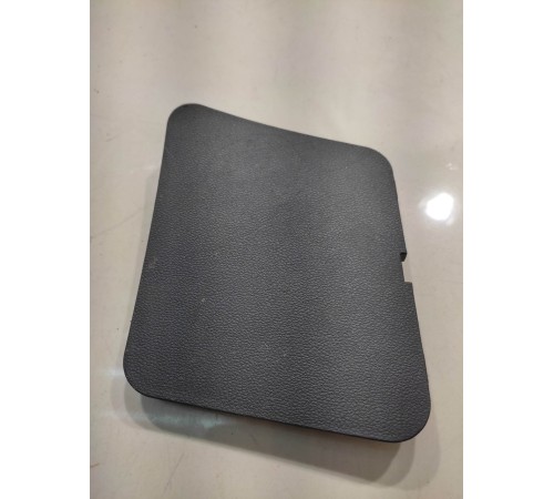 Лючок обшивки багажника (правый)