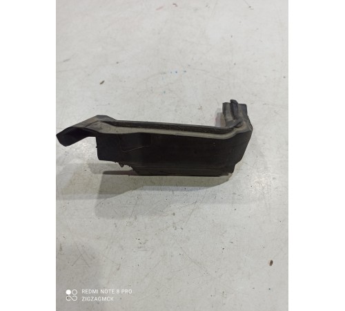 Уплотнитель капота левый