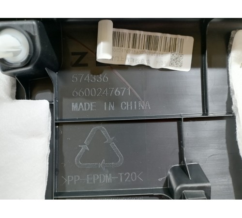 Обшивка крышки багажника верхняя