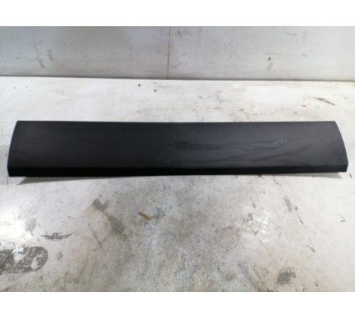 Обшивка крышки багажника верхняя