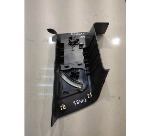 Обшивка центральной стойки (левая)