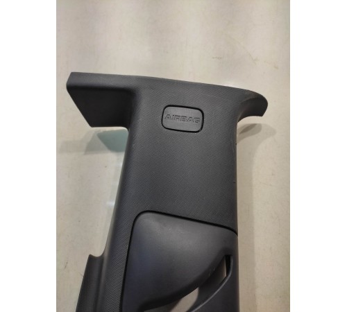 Обшивка центральной стойки (левая)