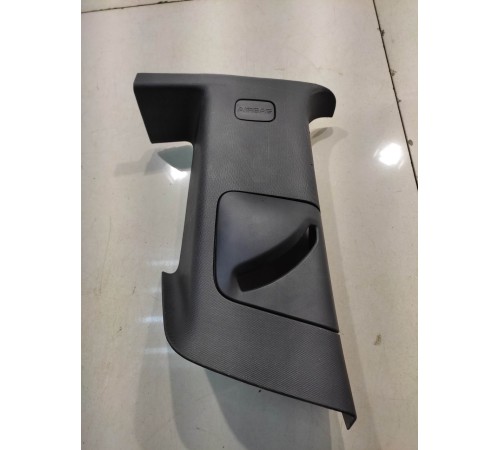 Обшивка центральной стойки (левая)