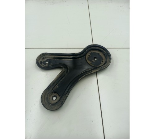 Кронштейн подрамника Правый 