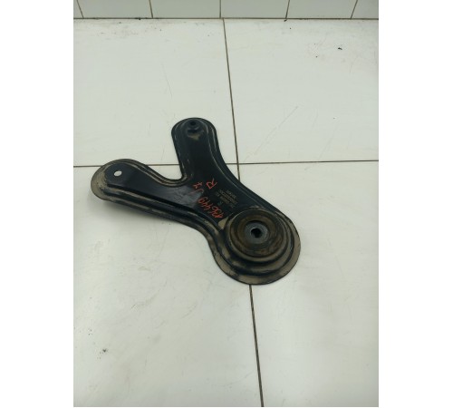 Кронштейн подрамника Правый 