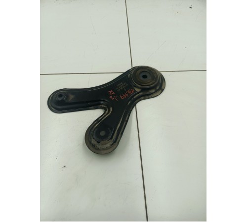 Кронштейн подрамника Правый 