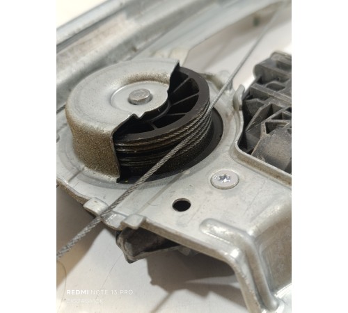 Стеклоподъемник двери задний левый