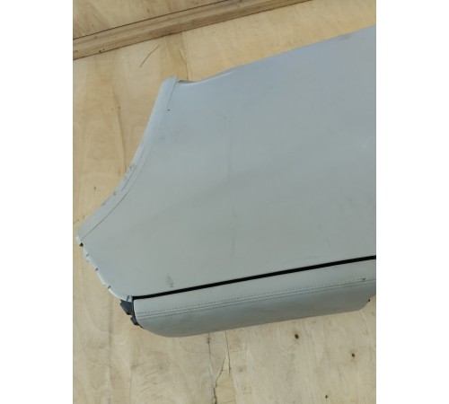 Центральная консоль с подлокотником