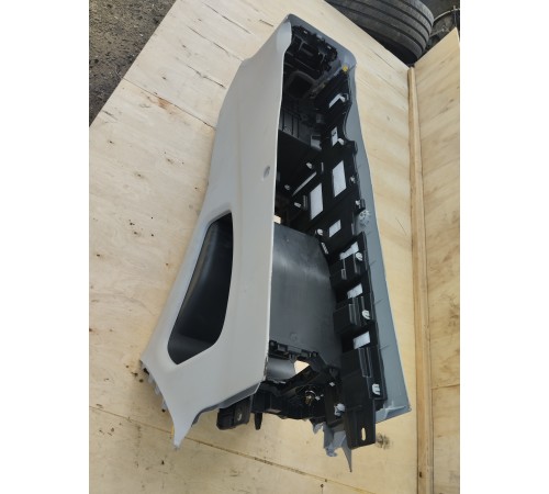 Центральная консоль с подлокотником