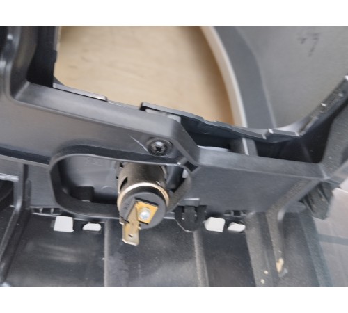 Центральная консоль с подлокотником