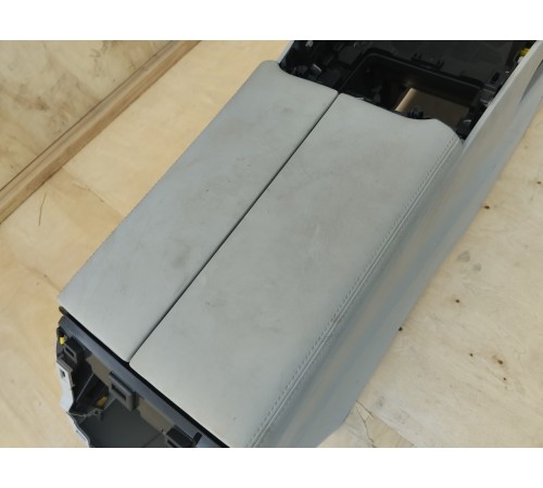 Центральная консоль с подлокотником