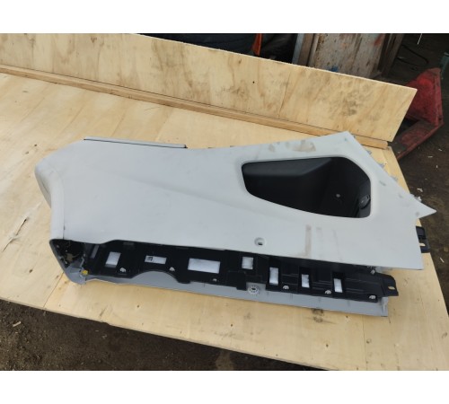 Центральная консоль с подлокотником