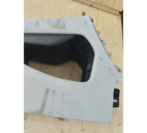 Центральная консоль с подлокотником