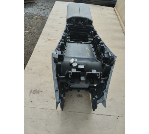 Центральная консоль с подлокотником