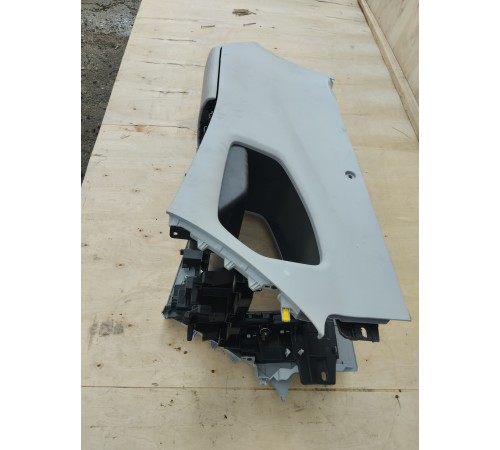 Центральная консоль с подлокотником